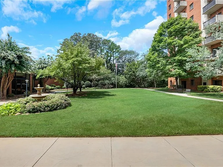 300 Johnson Ferry Rd NE #B902 — Photo 36