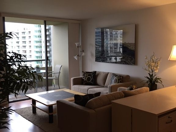 5th image of 600 W 9th St APT 1014