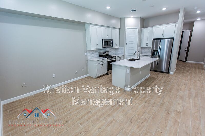 1st image of 5026 E Hartford Ave