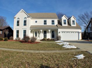 1919 Buckingham Dr, Wheaton, IL 60189