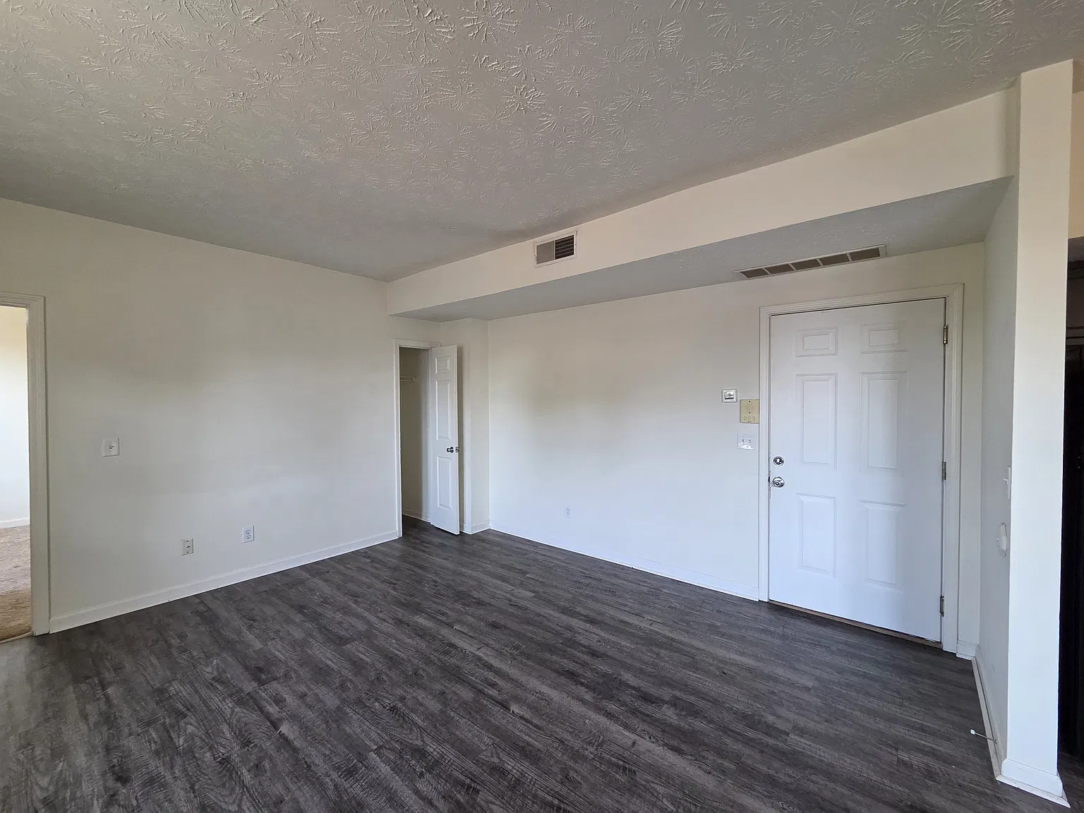 2 bed, 950 sqft, $1,200 — Photo 2
