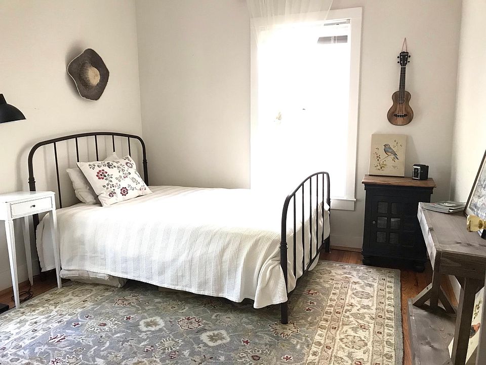 2nd image of 306 Beaufort St SE