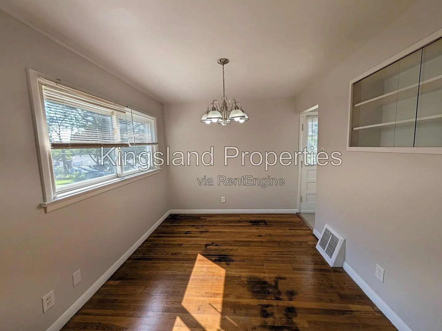 3 bed, 1.0 bath, 960 sqft, $1,450 — Photo 3