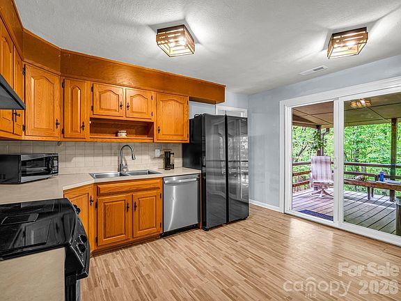 3rd image of 92 Greenwood Acres Dr