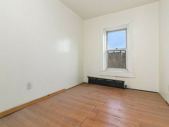 3rd image of 912 Sterling Pl