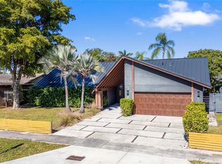 841 NE 205th St, Miami, FL 33179
