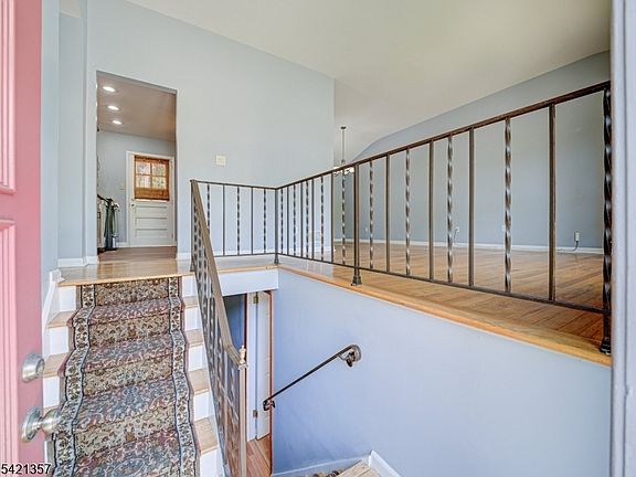 3rd image of 50 Auburn Rd