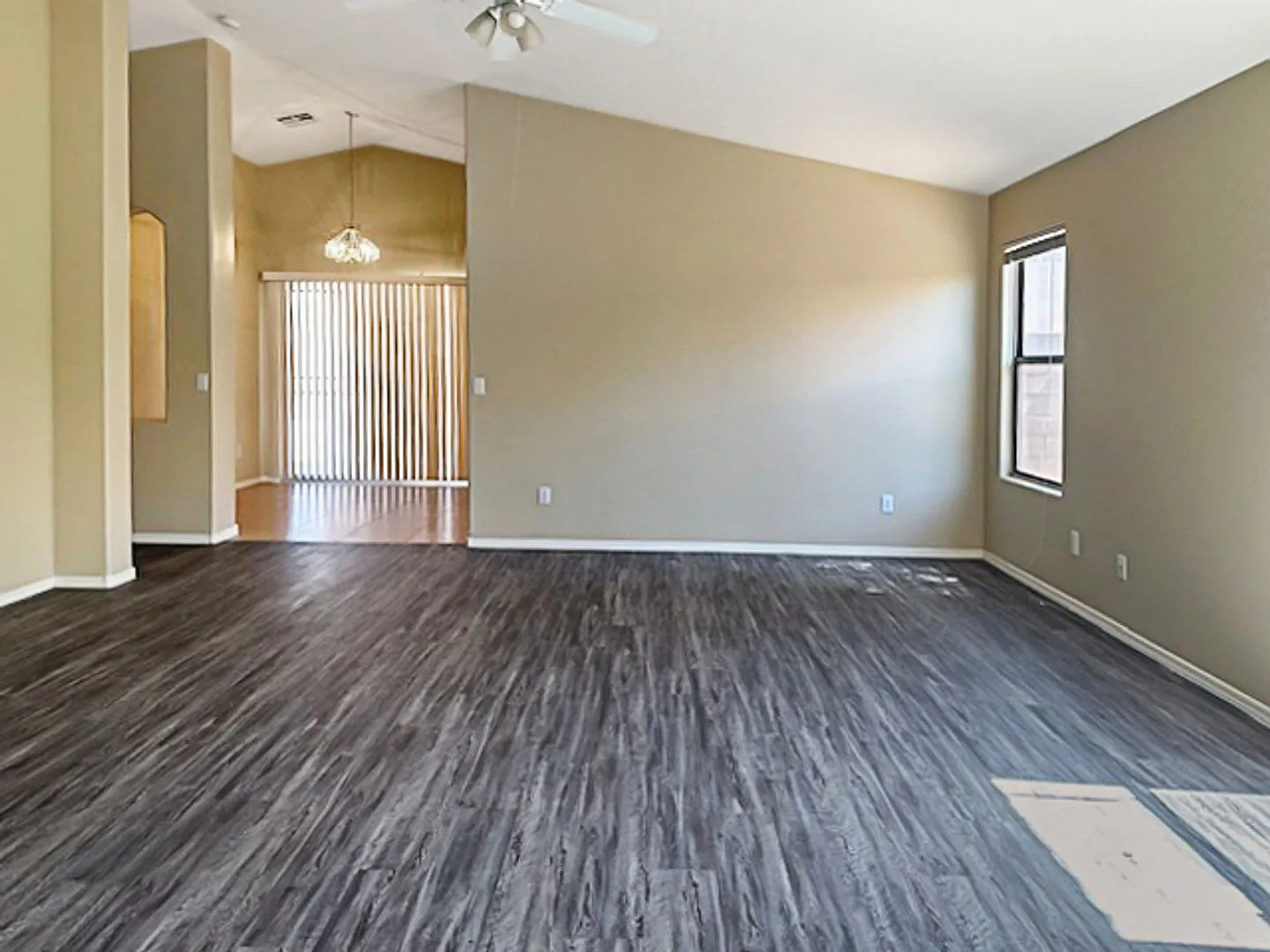 Newer flooring and paint! Excellent location!! — Photo 4
