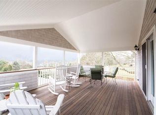 79 Peckham Ln, Middletown, RI 02842