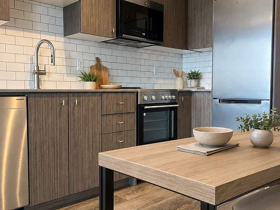 4th image of 15 Wellington St S #1804