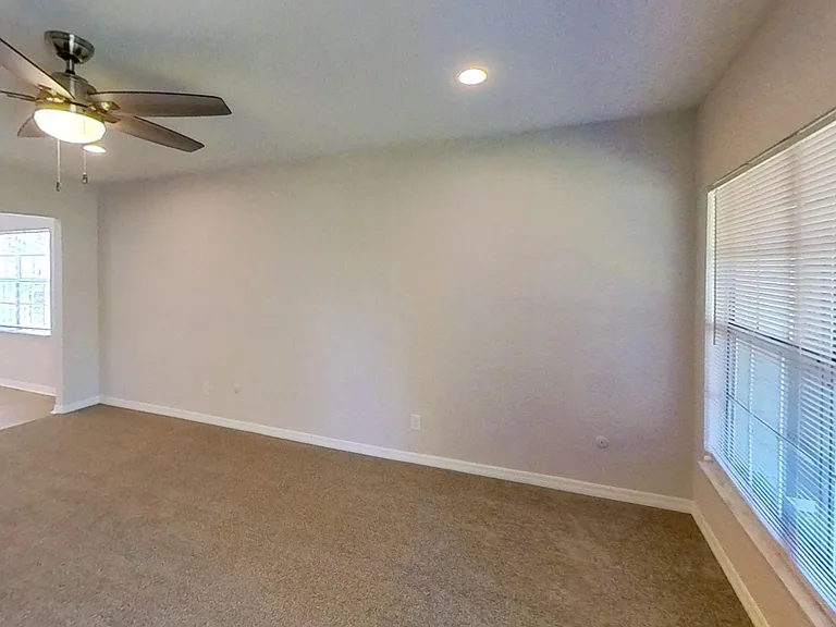 Bay Colony Apartments — Photo 18