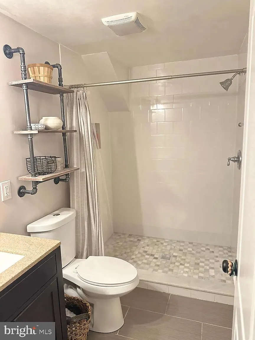 4 bed, 3.0 bath, 1998 sqft, $3,800 — Photo 4