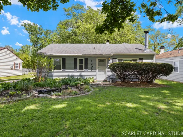 1209 Fischer St, Wheaton, IL 60189
