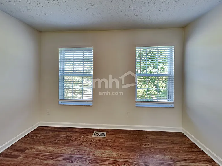 136 Leasure Dr — Photo 16
