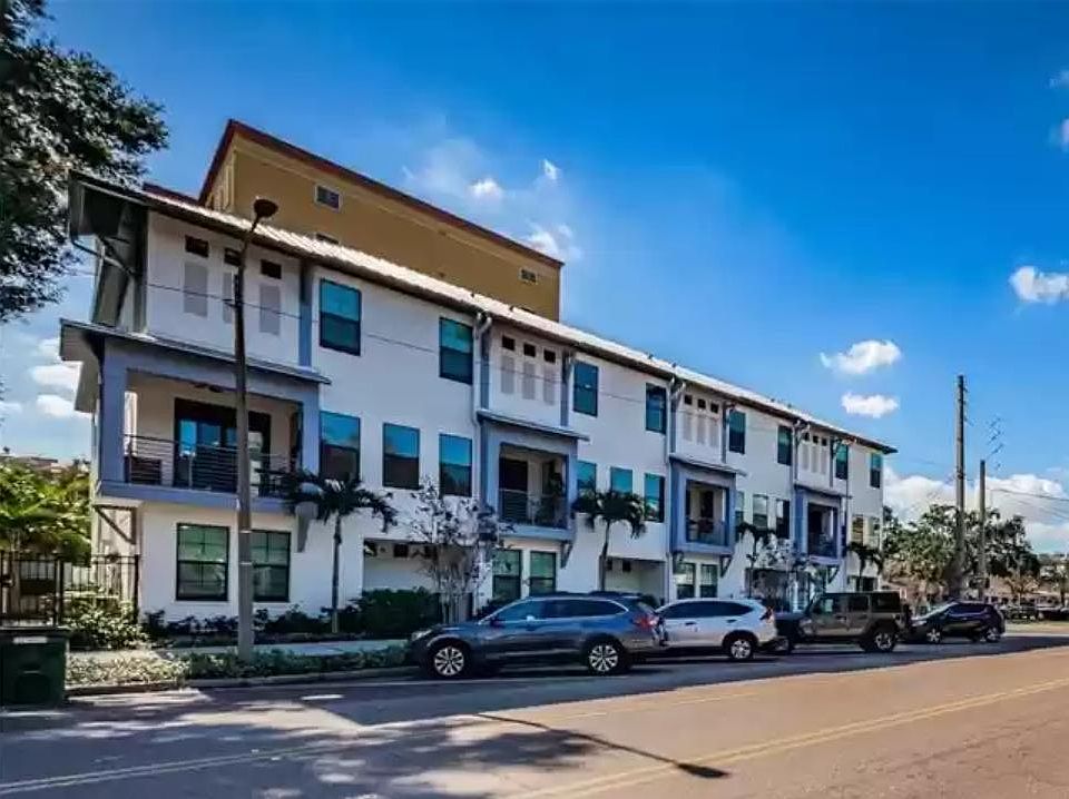 1st image of 310 8th St S #310