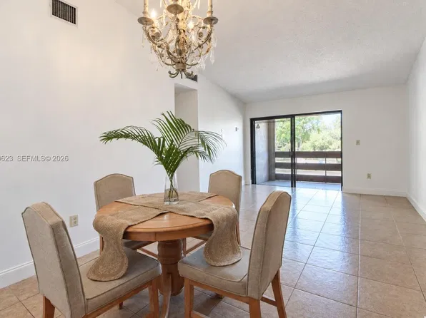 8977 SW 123rd Ct APT 207, Miami, FL 33186