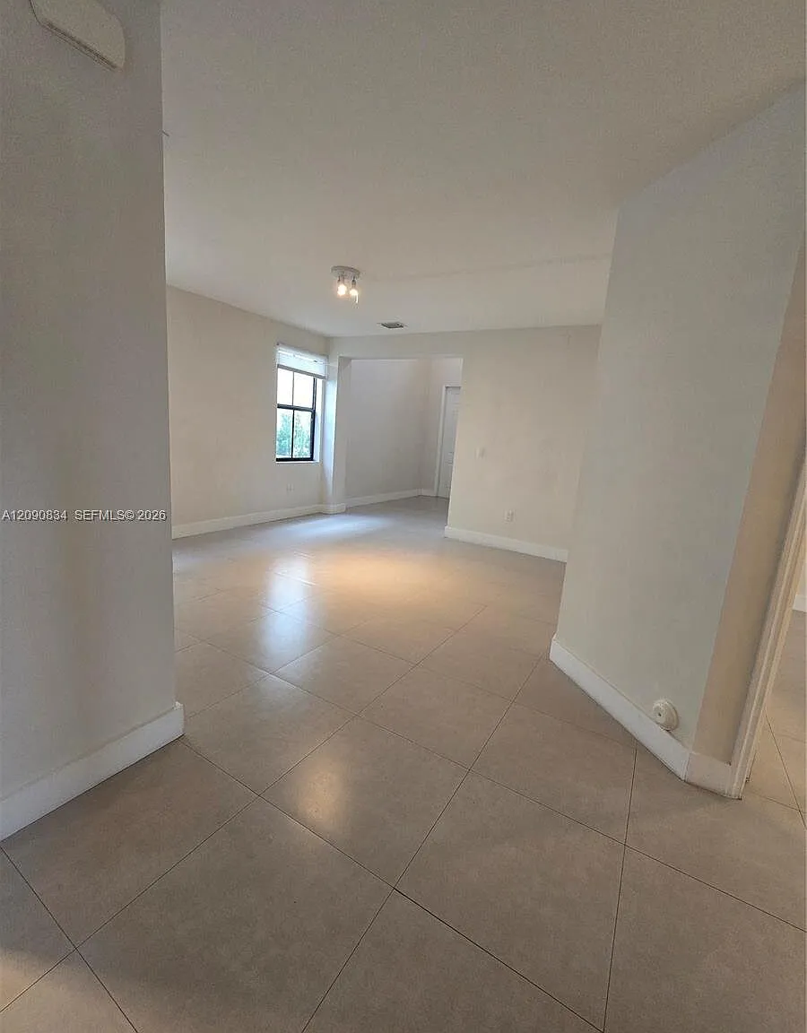 5 bed, 3205 sqft, $6,500 — Photo 4