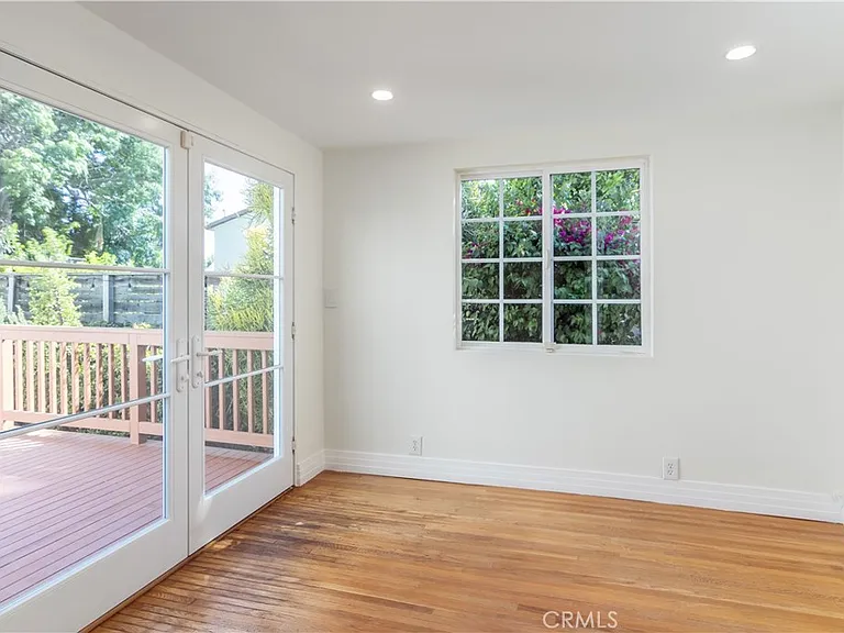 1094 S Plymouth Blvd — Photo 12