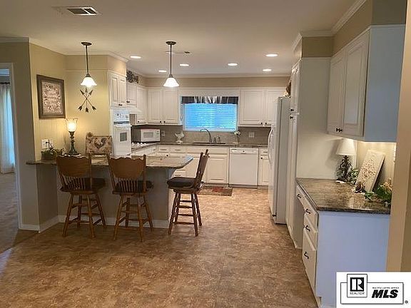 5th image of 104 W Fairway Dr