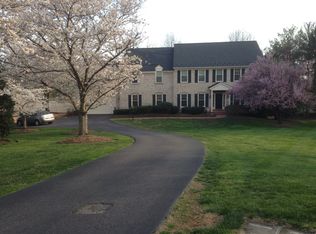 10323 Greenwood Pl, Oakton, VA 22124