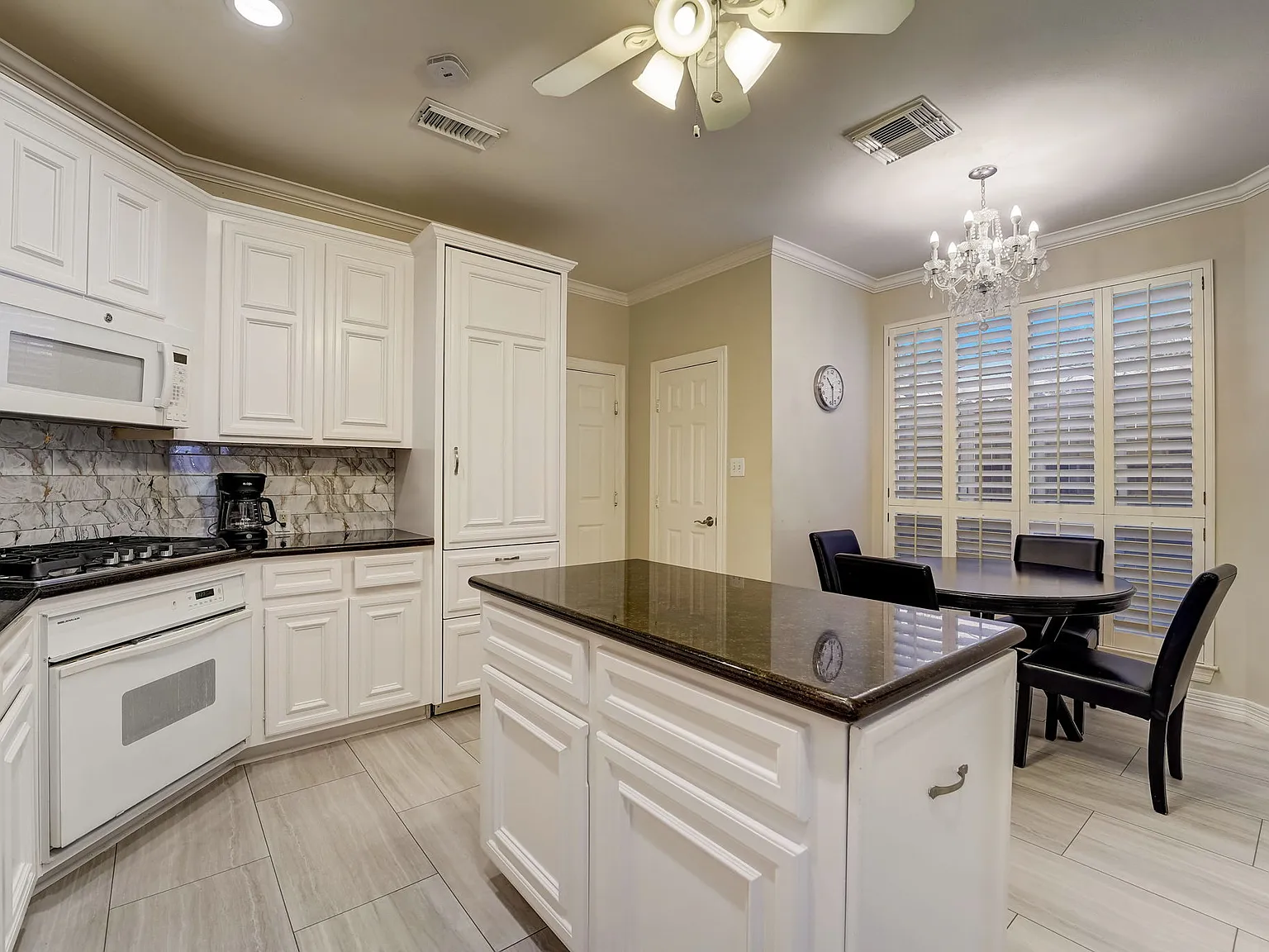 4 bed, 4.5 bath, 3729 sqft, $5,500 — Photo 2