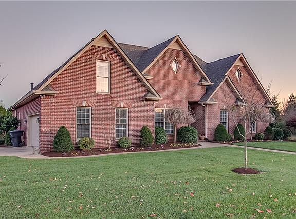 2nd image of 3009 Vicwood Dr