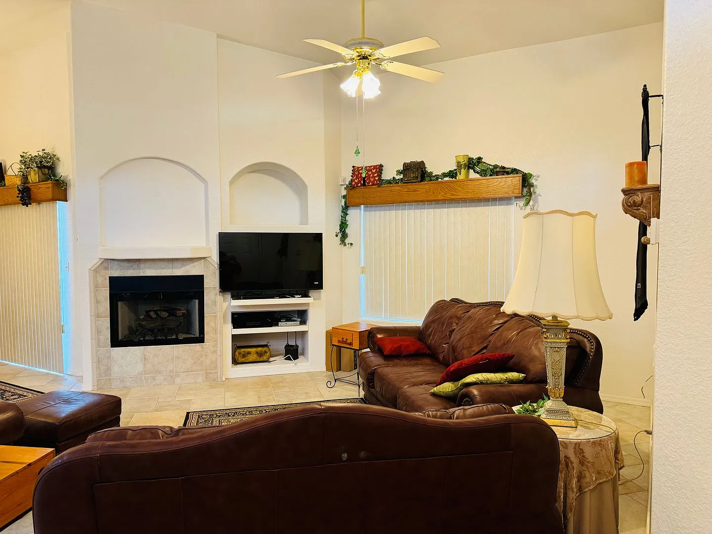 Spacious 3-Bedroom Home with Mountain Views, 3-Car Garage, and Furnished in Desert Lake Estates — Photo 4