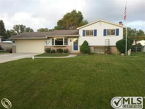 390 Serra Dr photo 1