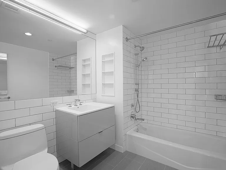 400 W 113th St #1131 — Photo 9