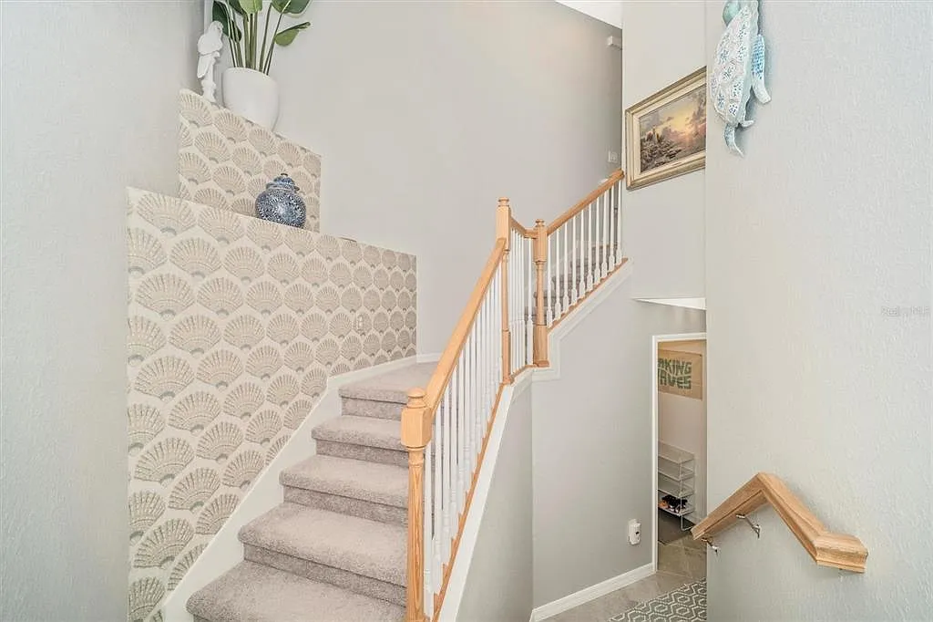 3 bed, 2.0 bath, 2294 sqft, $8,000 — Photo 3