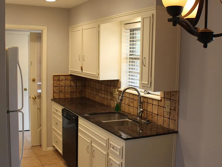 5101 N Hamilton Dr — Photo 8