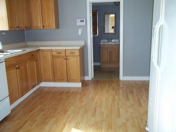 4th image of 530 E 3rd Ave