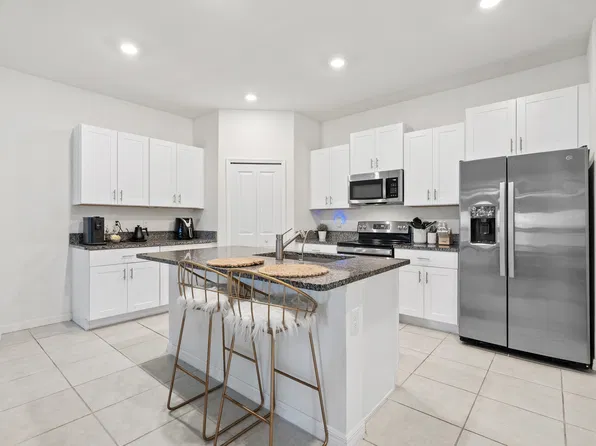 809 Tennyson Mill Cir, Tampa, FL 33619