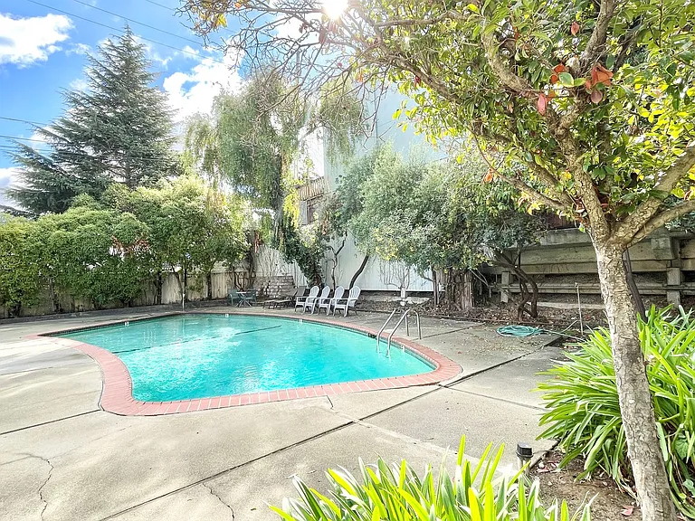 Alameda Apartments — Photo 14