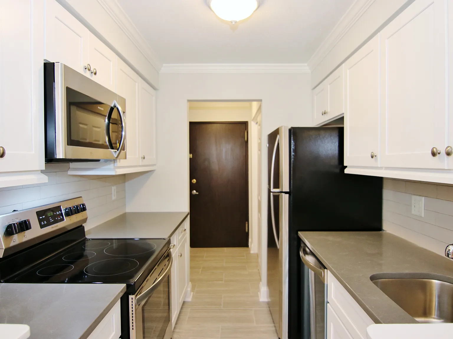 1 bed, 900 sqft, $2,200 — Photo 2