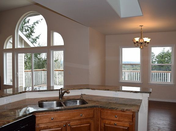 4th image of 1505 Farview Dr