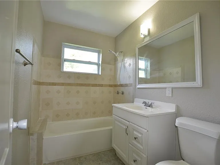 834 Dolores St — Photo 4