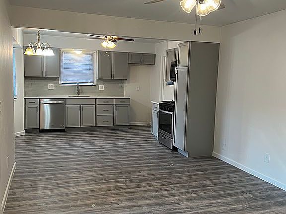 3rd image of 2901 N Grove Pl