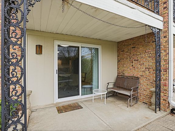 3rd image of 1819 Burgundy St