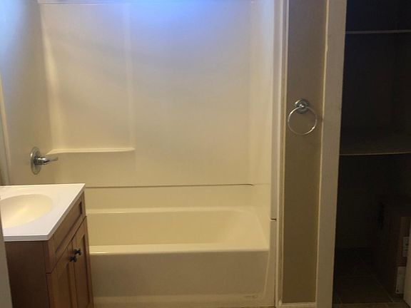 3rd image of 5645 Charles Pl