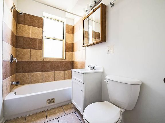 4th image of 7120 SE End Ave