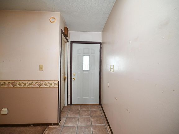 5th image of 819 Laura Dr