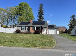 7 Hillscrest Rd, Plainville, CT 06062