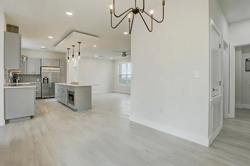 3 bed, 2.0 bath, 1687 sqft, $2,850 — Photo 2