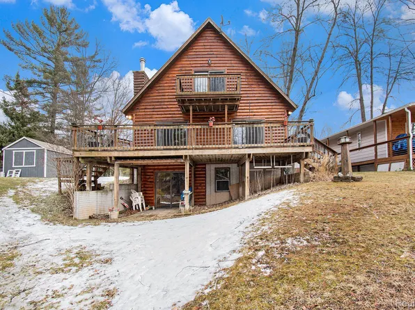 789 Lakeshore Dr, Gladwin, MI 48624