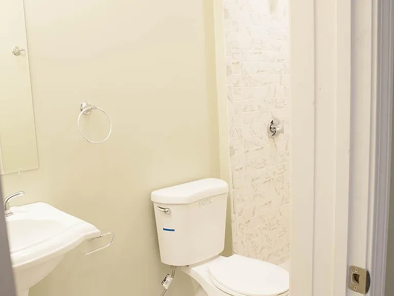 409 Dudley St #5L — Photo 18