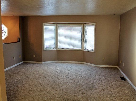 3rd image of 832 Calliope Ln