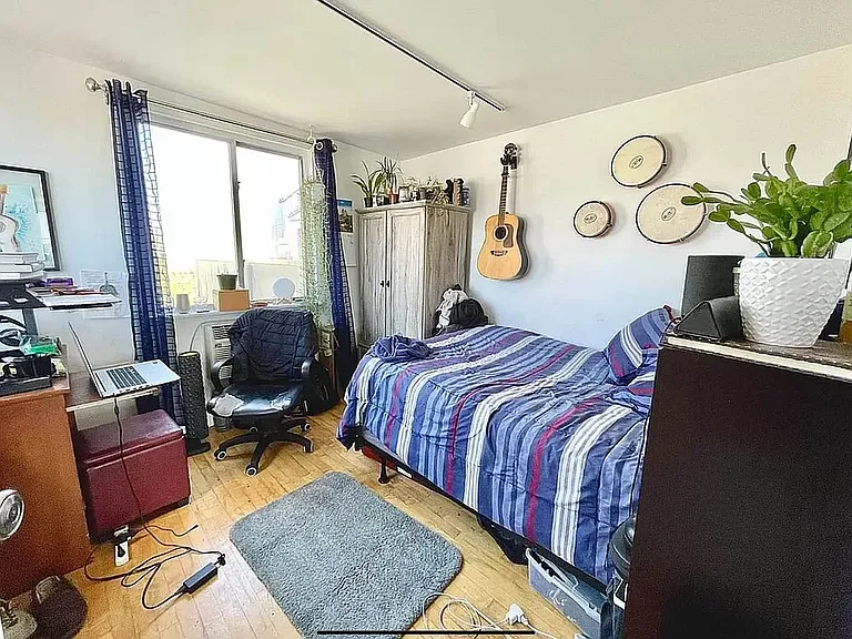 319 E 8th St #4B — Photo 3