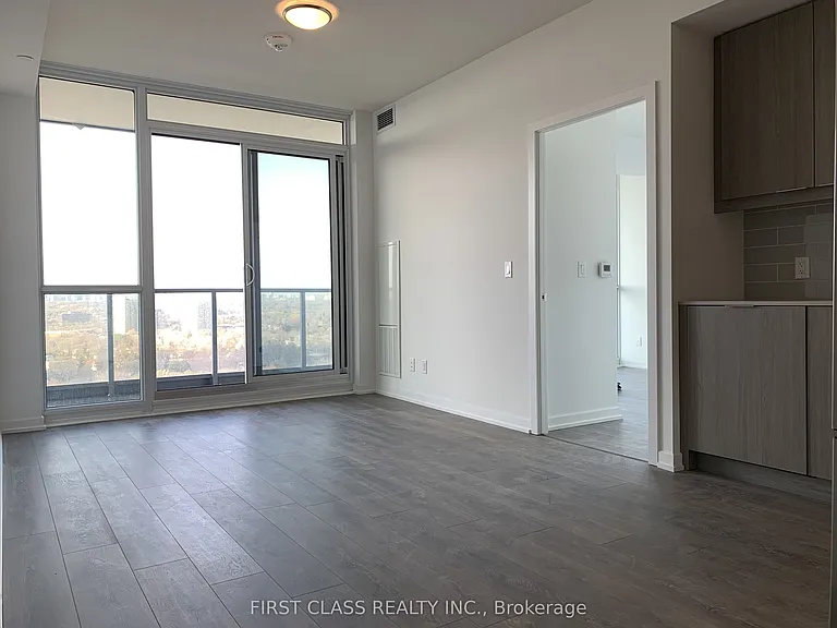 36 Manor Rd E #908 — Photo 6
