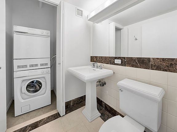5th image of 455 Main St APT 5K